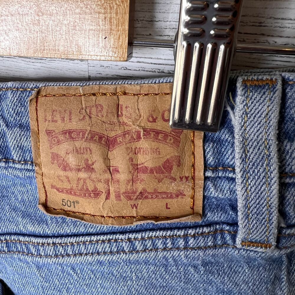 Levis Jeans Womens Size W28XL32 Light Wash Button Fly Distressed Straight Leg - Picture 2 of 16